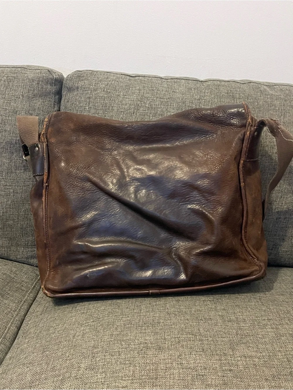 Men's Brown Leather Laptop Messenger Bag with Adjustable Shoulder Strap